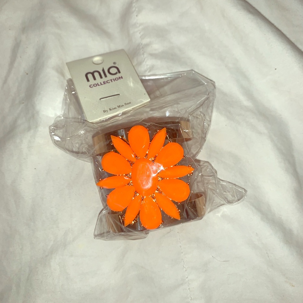 Jaw dropping neon flower bracelet!